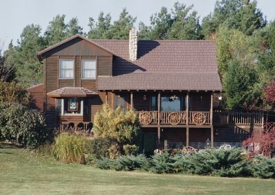 Brown Country Manor Shake Roof on a Brown House